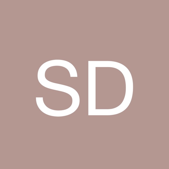 Profile Picture of Sienna Darvall (@siennadarvall) on Poshmark