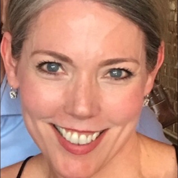 Profile Picture of Laurie Enright (@lbenright) on Poshmark