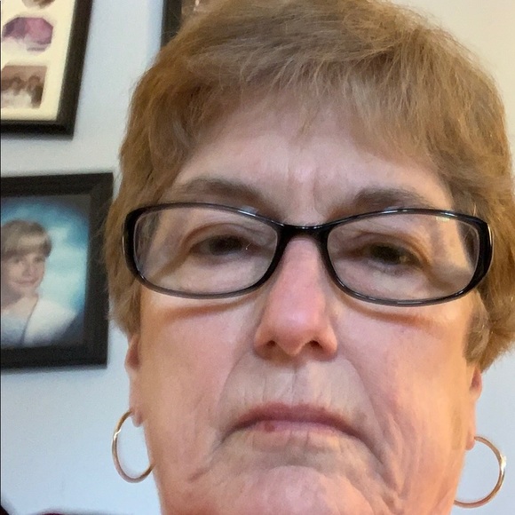 Profile Picture of Lynn Romanick (@army2904) on Poshmark