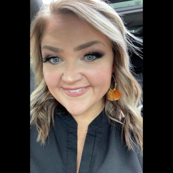 Profile Picture of Shannon Sampson (@ssampson1317) on Poshmark