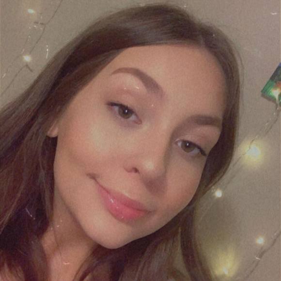 Profile Picture of Erica Springer (@ericadawn_101) on Poshmark