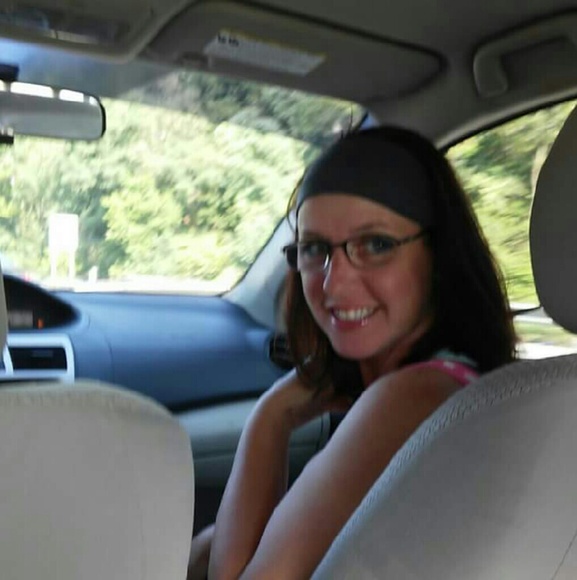 Eva Leezer - Poshmark Profile Picture of Eva Leezer (@elee0030) on Poshmark