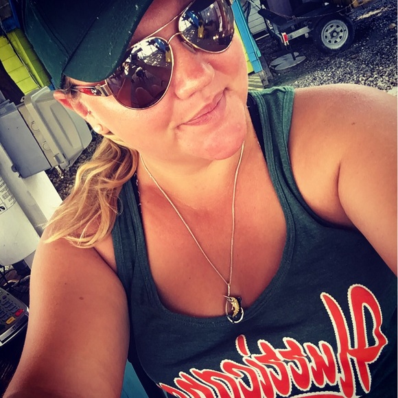 Profile Picture of Marissa Sivyer (@marissasivyer) on Poshmark