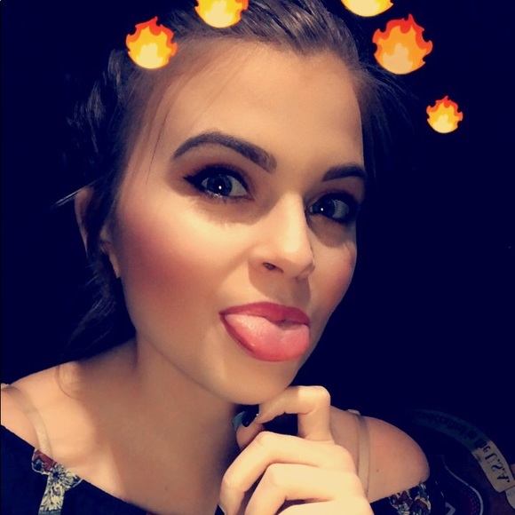 Profile Picture of Haley Harman (@hnh2015) on Poshmark