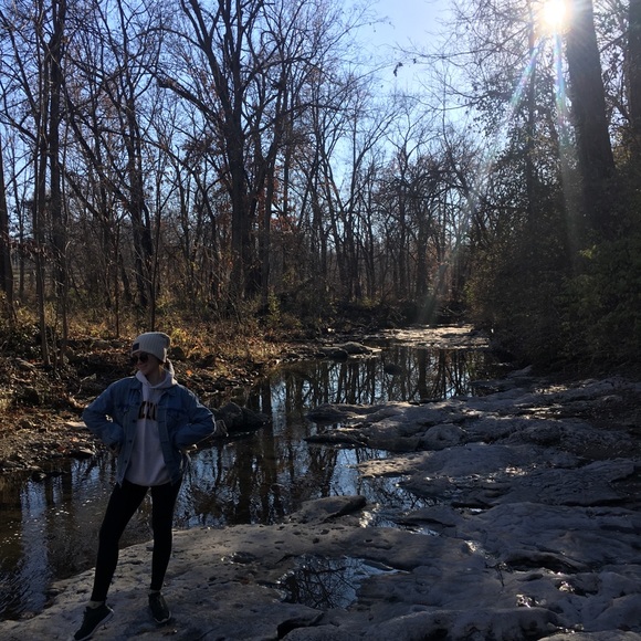 Profile Picture of Amara Limberis (@amaralim) on Poshmark