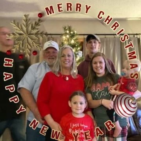 Profile Picture of Lori Carpenter (@loriandcarp) on Poshmark