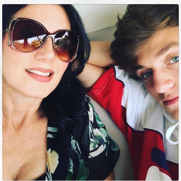 Profile Picture of Alyse Quarantello (@alyse_q) on Poshmark