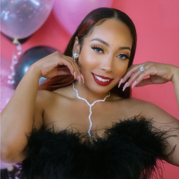 Profile Picture of Monica Hendrix (@epicglamour) on Poshmark