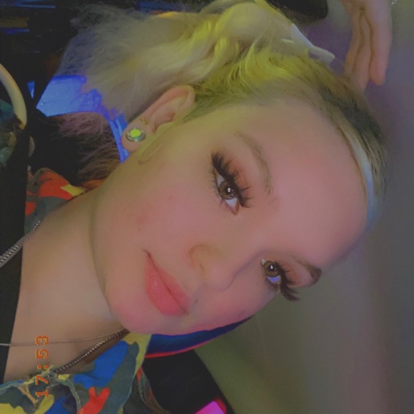 Profile Picture of Brooke Fichthorn (@marjenae1598) on Poshmark