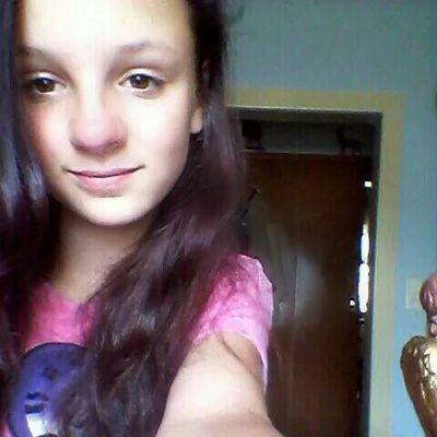 Profile Picture of Jessica Lesser (@jessyhoney12) on Twitter