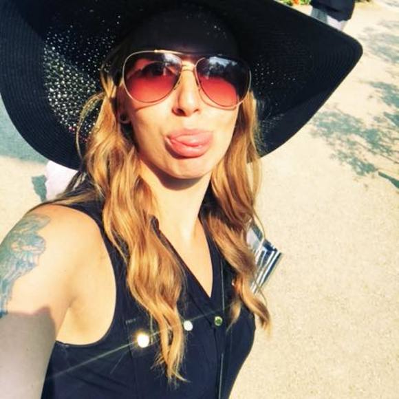 Profile Picture of Jessee Macdonald (@jesseemacdonald) on Poshmark