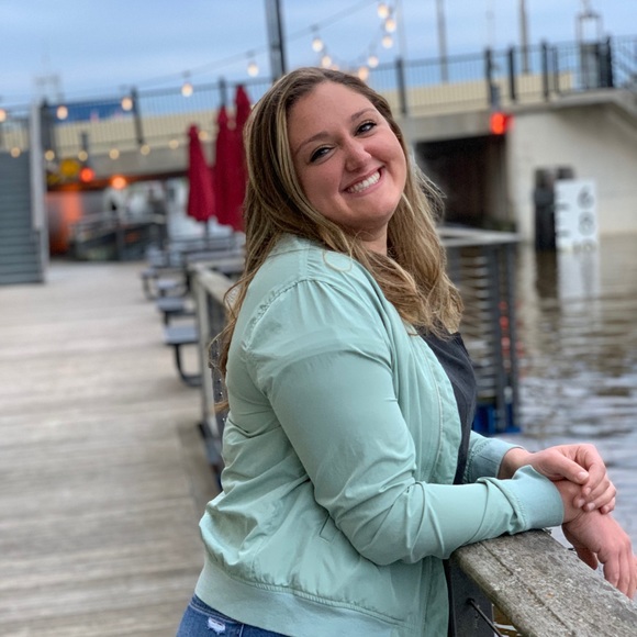 Profile Picture of Gabrielle Daane (@gdaane) on Poshmark