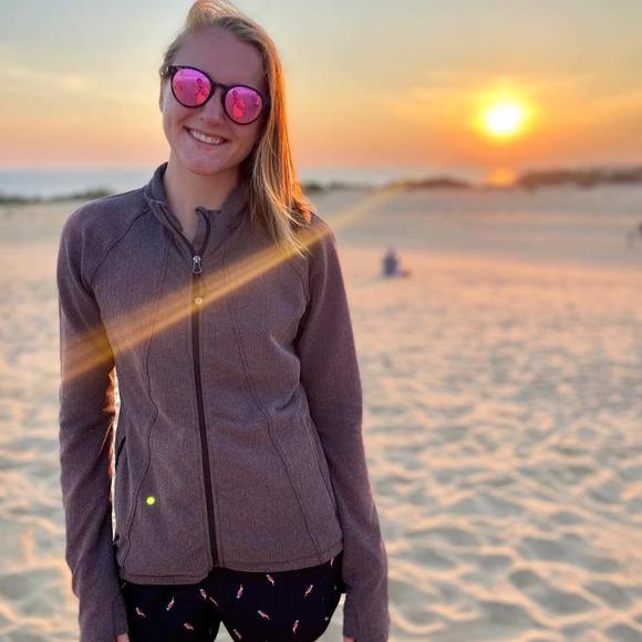 Profile Picture of Hannah Stuart (@hanstustu) on Poshmark