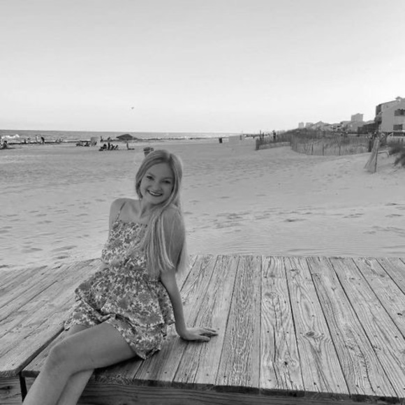 Profile Picture of Carly Mcgee (@carlyjmcgee385) on Poshmark