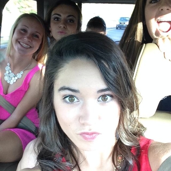 Profile Picture of Maren Dinenna (@mardin98) on Poshmark