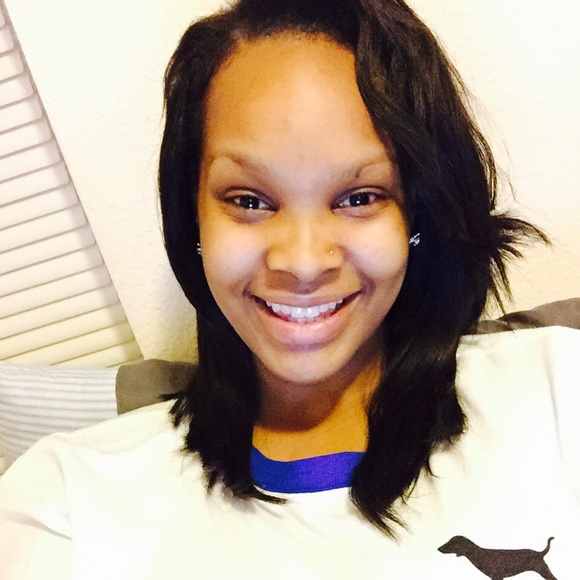 Profile Picture of Anissa Hill (@nissa10) on Poshmark