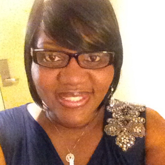 Profile Picture of Teresita Moore- womack (@beautiful174) on Poshmark