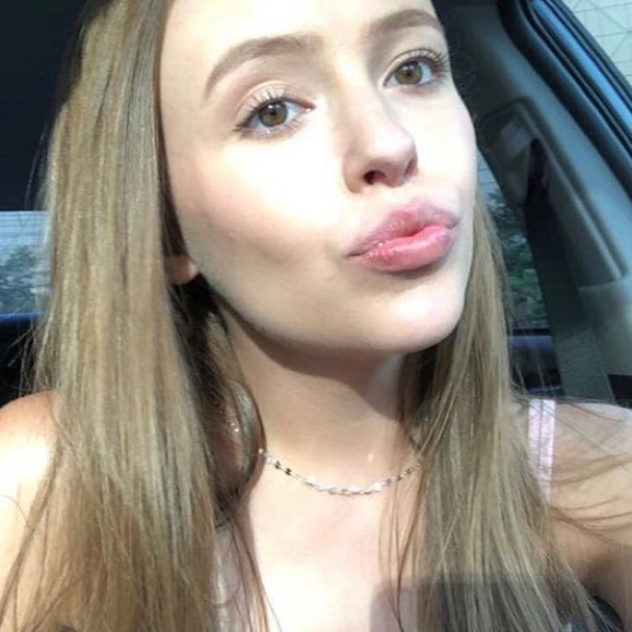 Lynsie Markovich - Poshmark Profile Picture of Lynsie Markovich (@lynsica) on Poshmark