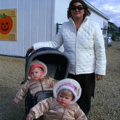 Profile Picture of Jeanne DeMuth Wells (@mommyatthefarm) on Twitter