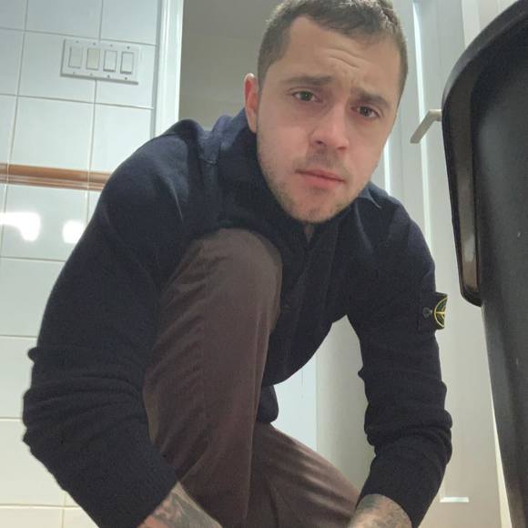 Profile Picture of Drew Gessner (@dgess21) on Poshmark