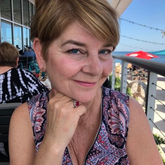 Profile Picture of Michele Bafford (@michelepeters35) on Poshmark