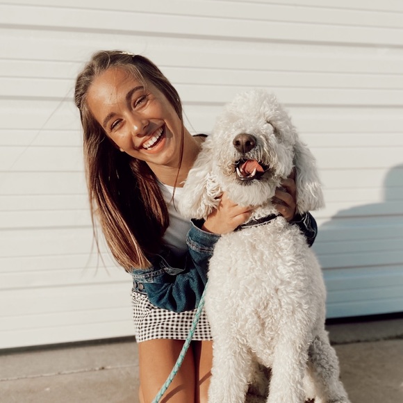 Profile Picture of Gracen Truskett (@gracentrus) on Poshmark
