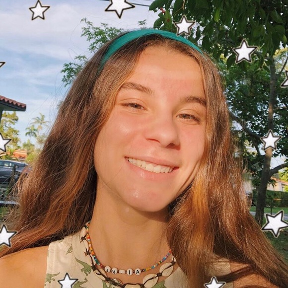 Profile Picture of Julia Alvarez drago (@juliadrago04) on Poshmark