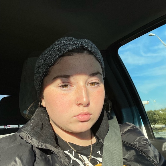 Profile Picture of Lexandra Cornell (@lexandracornell) on Poshmark