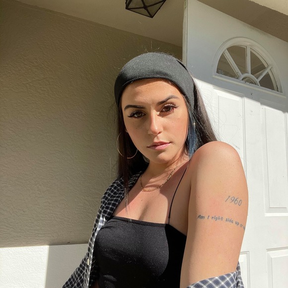 Profile Picture of Jordan Tewis (@jordantewis) on Poshmark