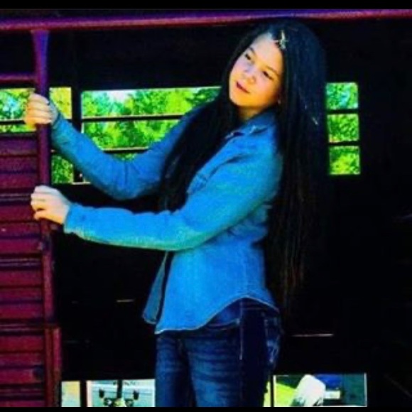 Jade Tipton - Poshmark Profile Picture of Jade Tipton (@jade_tipton) on Poshmark