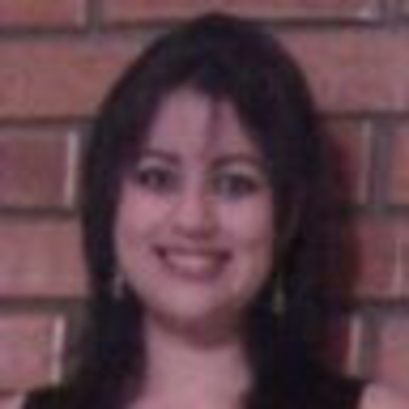 Profile Picture of Julie Castillo (@juliecastill752) on Poshmark