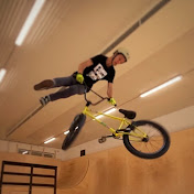 Profile Picture of Valerii Yakushenko (@Valerii_Yakushenko) on Youtube