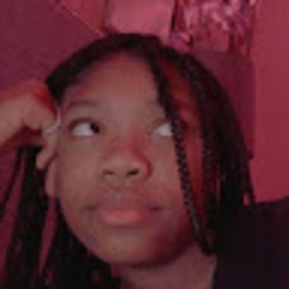 Profile Picture of Taylor Greer (@tayxchristina) on Poshmark