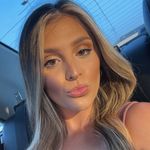 Profile Picture of Julie Wallace (@_juliewallace) on Instagram