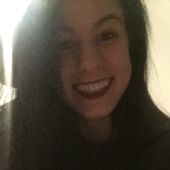 Lizzie Vicars - Poshmark Profile Picture of Lizzie Vicars (@lizzievicars) on Poshmark