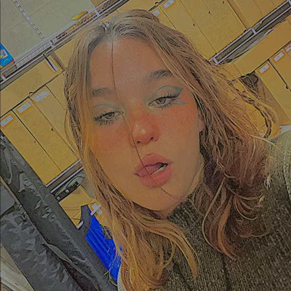 Profile Picture of Tori Cannon (@tori_elise454) on Poshmark