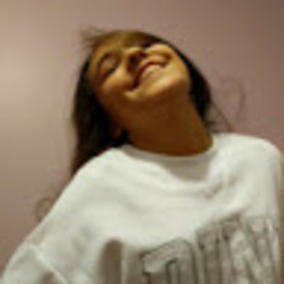 Profile Picture of Harper Eskandary (@harpersfml) on Poshmark