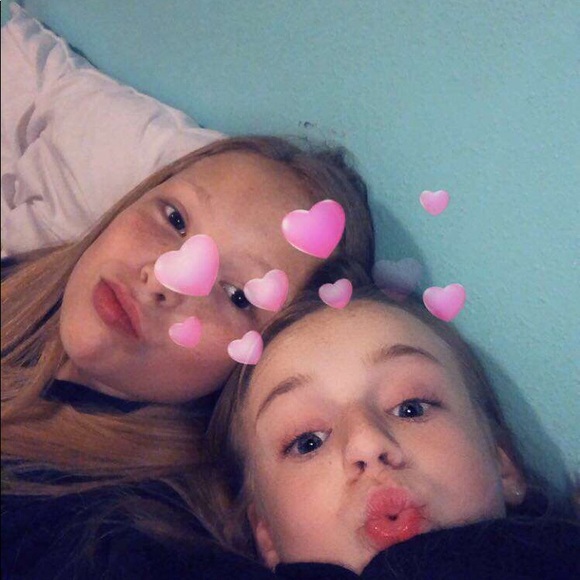 Profile Picture of Chloe Rasmussen (@chloerasmussen) on Poshmark