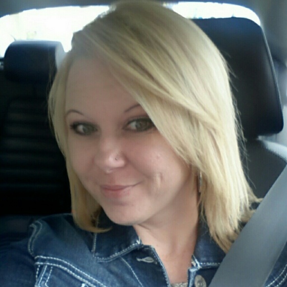 Profile Picture of Cindy Whitehurst (@whitehurstc4) on Poshmark