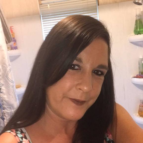 Profile Picture of Shawna Estep (@spridemore57) on Poshmark