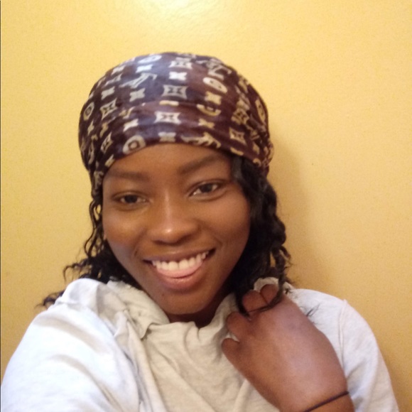 Profile Picture of Lisa Pierre (@lisp897) on Poshmark