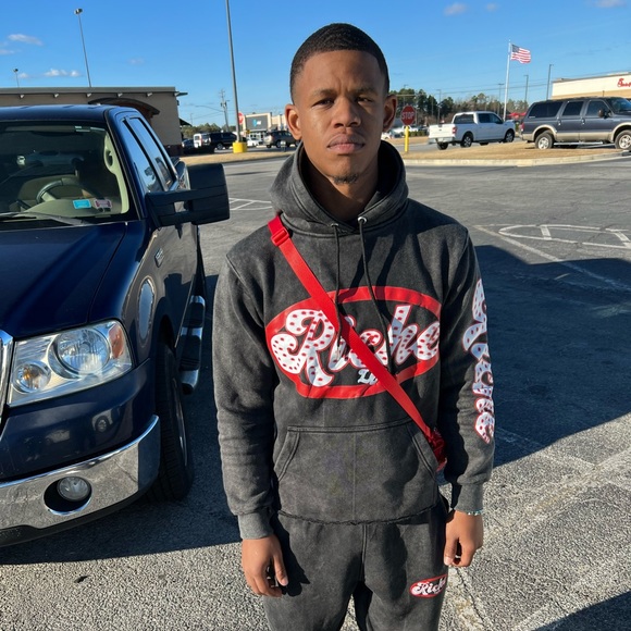 Ben Blackshear - Poshmark Profile Picture of Ben Blackshear (@benblackshear) on Poshmark