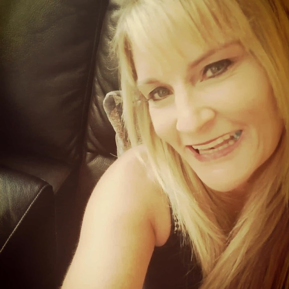 Profile Picture of Lisa Wheeler (@lisawheeler241) on Poshmark