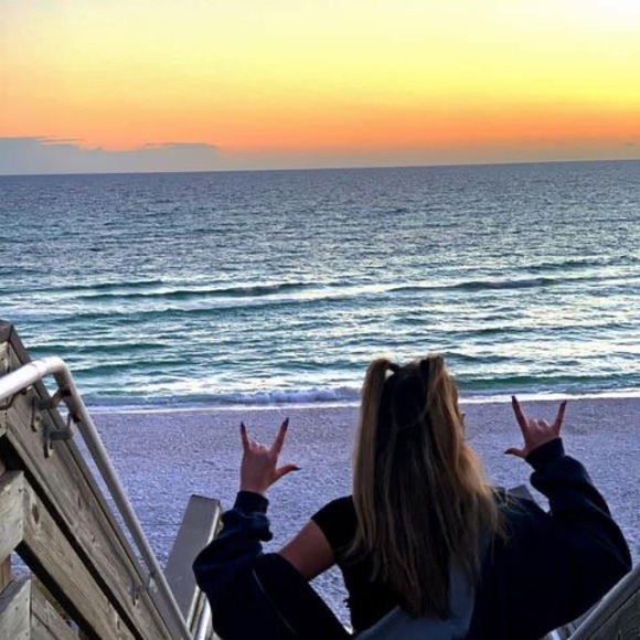 Profile Picture of Paige Poremba (@paigeporemba) on Poshmark