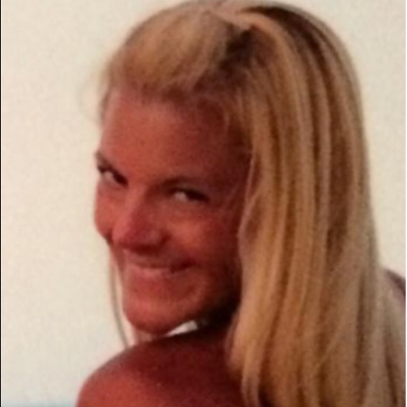 Profile Picture of Kelly Gregory (@hotcat3) on Poshmark