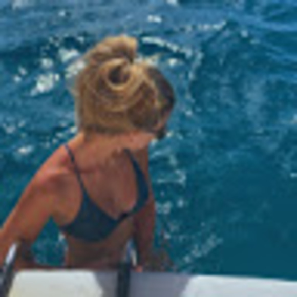 Profile Picture of Anna Fallenstein (@afallenstein64) on Poshmark