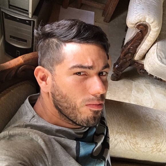 Profile Picture of Ronny rodwell Ramirez riposati (@ronnywell89) on Poshmark