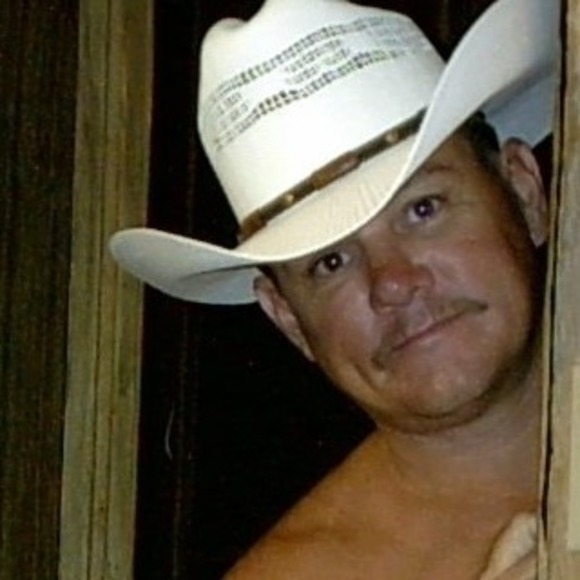 Profile Picture of Jd Foster (@jdfoster216) on Poshmark
