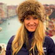 Profile Picture of Debbie Stark (@debbiebowie99) on Youtube