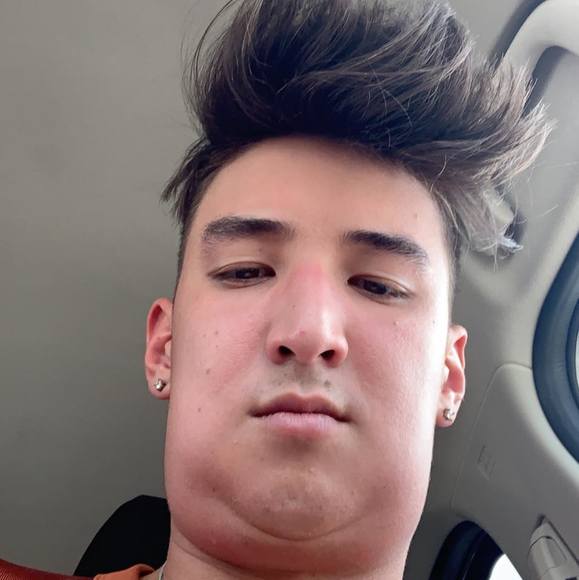 Profile Picture of Evan Shaffer (@evandshaffer) on Poshmark